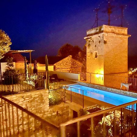 Bed and Breakfast La Tour Carree Châteauneuf-de-Gadagne Zewnętrze zdjęcie